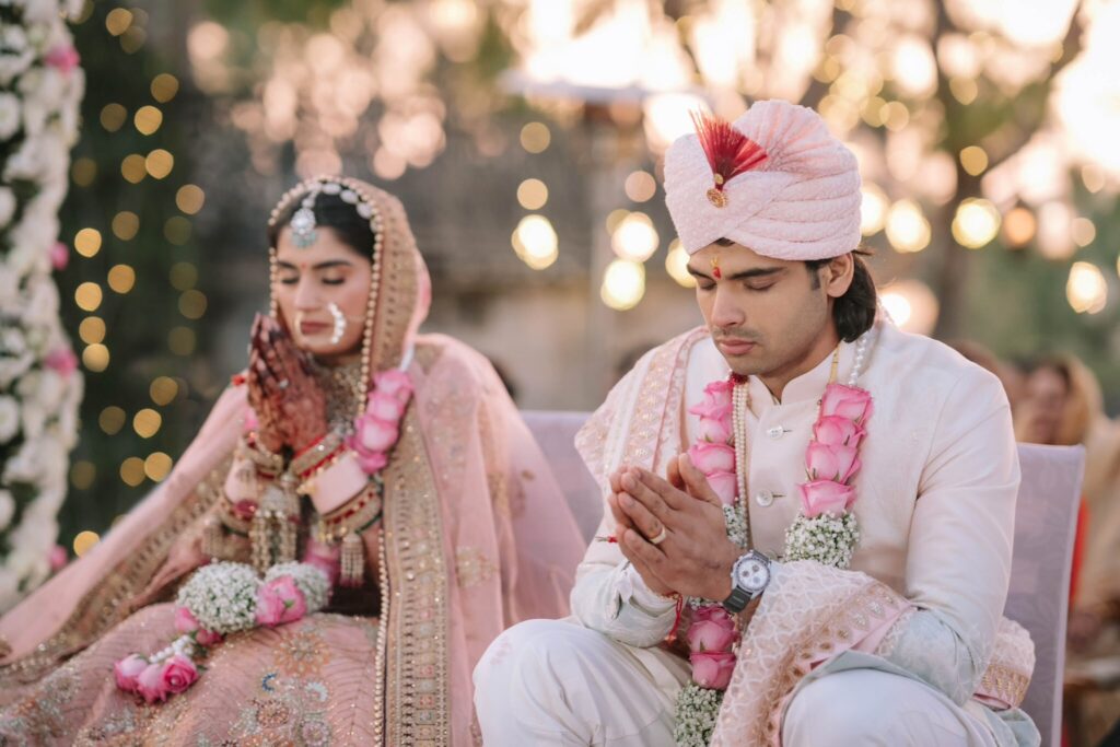 NEERAJ CHOPRA AND HIMANI MOR WEDDIENG PHOTO WITH PRAYER POSITION