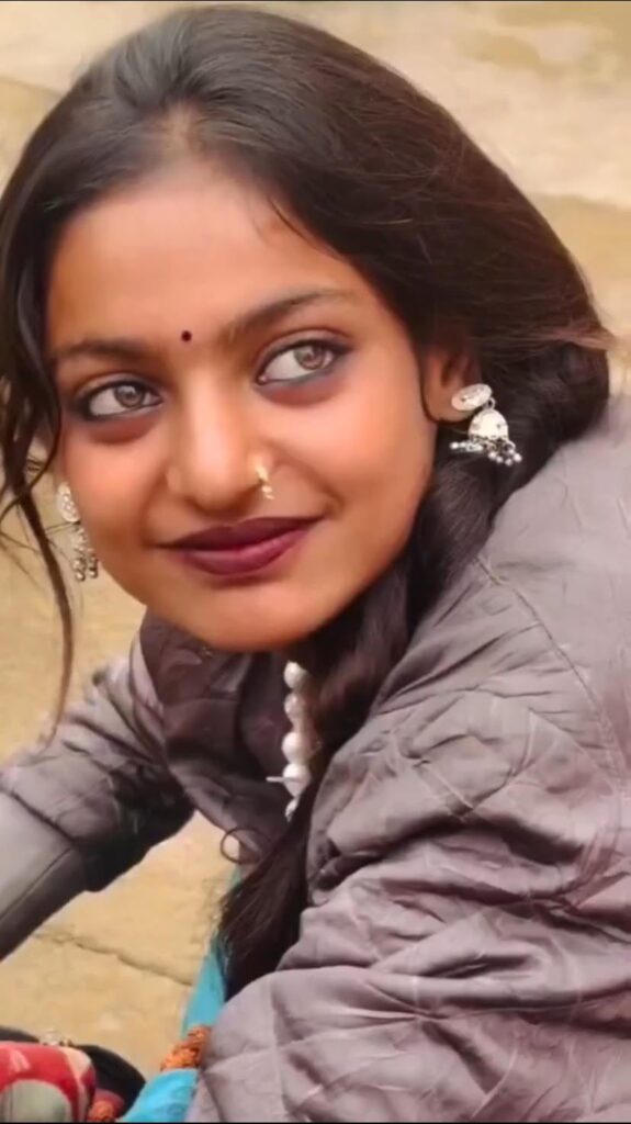 a girl with attractive eye picture in prayagraj mahakumbh 2025